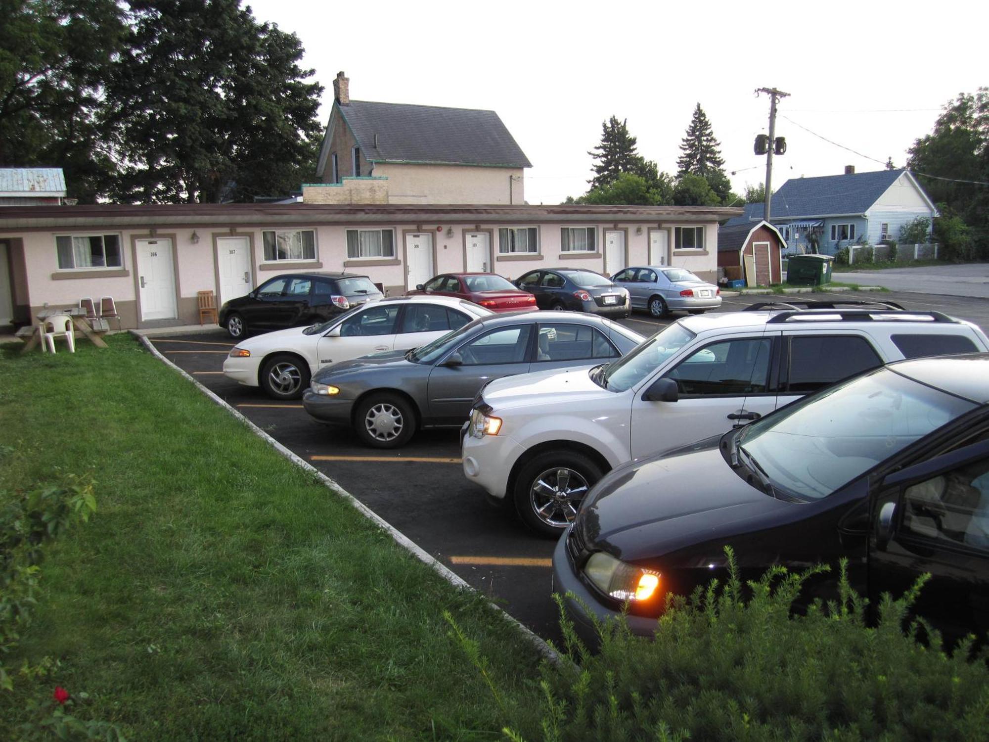 Canadiana Motel Hanover Eksteriør billede