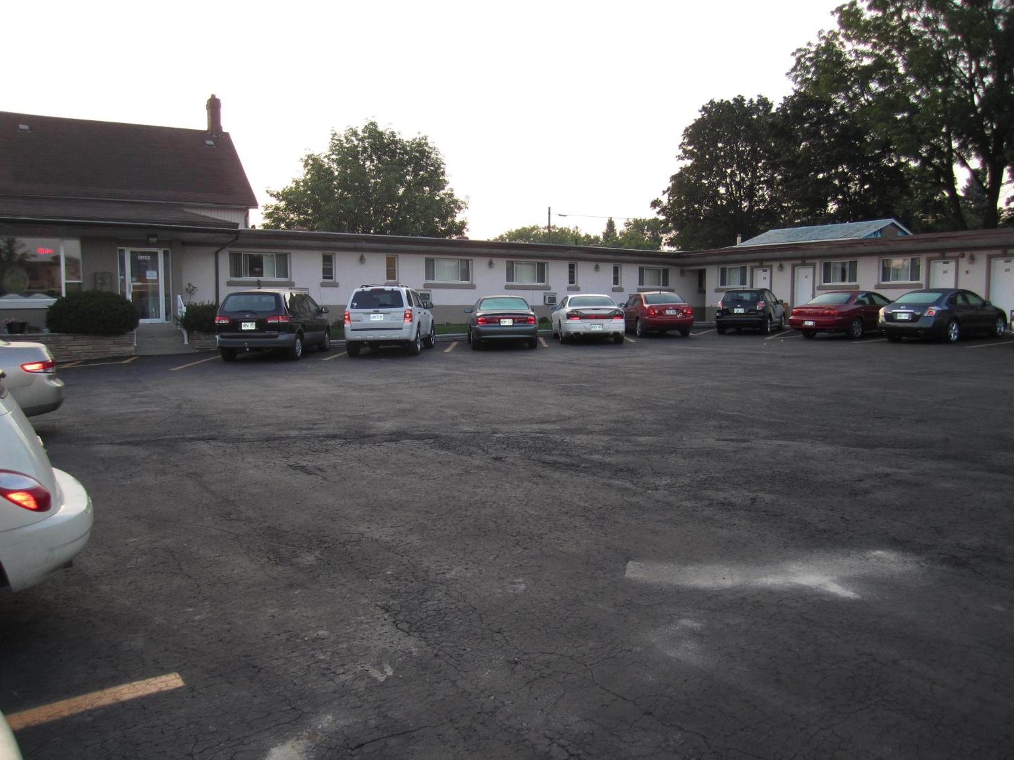 Canadiana Motel Hanover Eksteriør billede